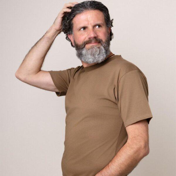 Un t-shirt marron